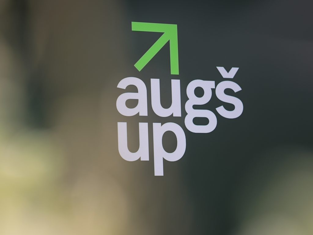 AugšUp logo